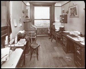 Office of the National Phonograph Co. with woman at typewriter, New York, 1898